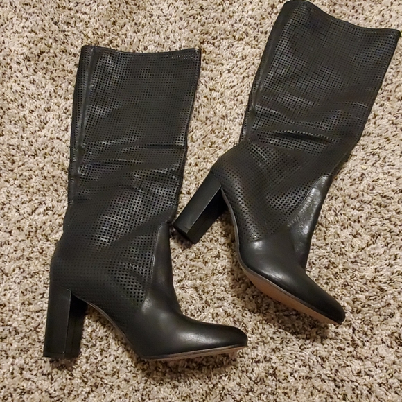 Vince Camuto Sz 8.5 NWOB Black Boots - Picture 1 of 3